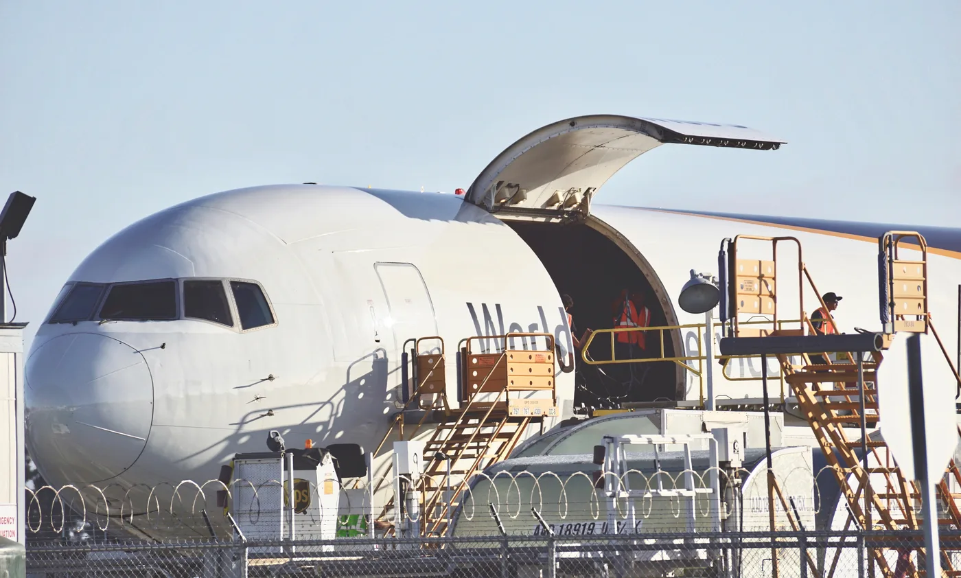 Carga de avión de transporte